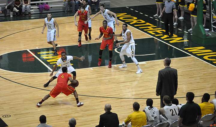 Late Northern Michigan Basket Hands Bulldogs Conference Road Setback