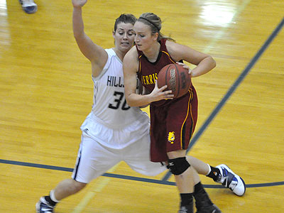 Junior Lindsey Pettit drives with the ball in Tuesday's loss at Hillsdale (Photo by Rob Bentley)
