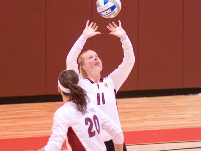 Samatha Fordyce sets up one of her match-high 27 assists to Kristy Gilchrist in Saturday's victory.