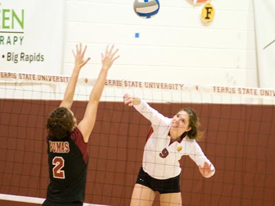 Senior Sarah Lark contributed 10 kills and a team-best .444 hitting percentage in the Bulldog victory.