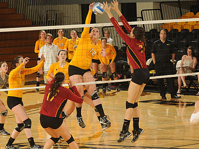 The Bulldogs and Huskies battle in Friday's match (Photo Courtesy MTU)