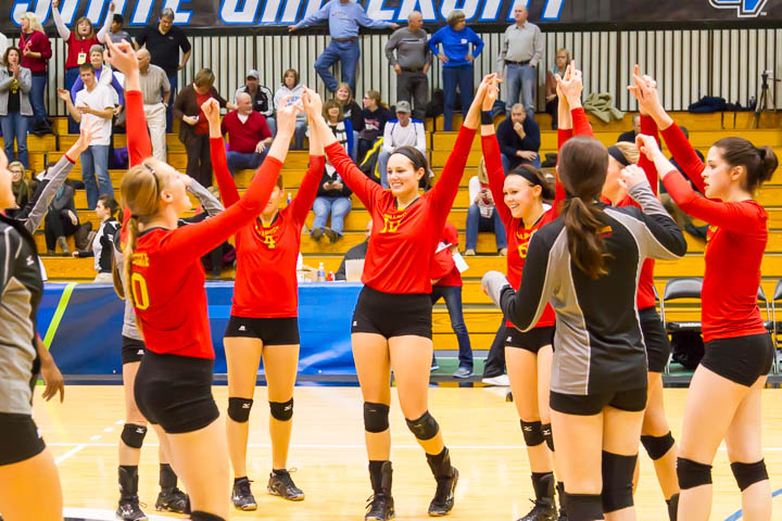 #15 Ferris State Volleyball Stays Unbeaten In GLIAC With Road Sweep At Wayne State