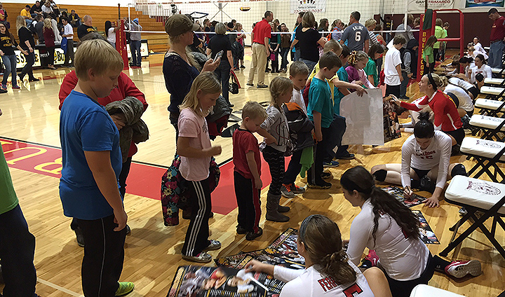 #22 Ferris State Volleyball Delights Young Fans With 3-0 Sweep In Special Noon Match