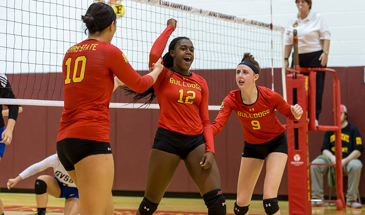 Ferris State Volleyball Sweeps Two Matches To Wrap Up "Bash At The Beach"