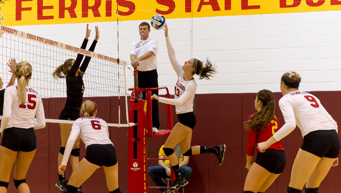 Ferris State Opens Nation's Largest Volleyball Tourney By Winning 10th-Straight Match