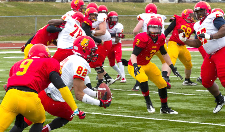White Rolls Past Red In Annual Ferris State Football Spring Game