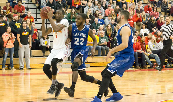Pivotal Plays Down The Stretch Lift Ferris State To Rivalry Win Over GVSU