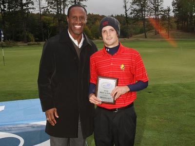 GLIAC Commissioner Dell Robinson presents Eric Lilleboe with his conference tourney medalist award.
