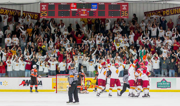 Two Late Goals Help Ferris State Hockey Force Tie & Hold Onto First Place In WCHA