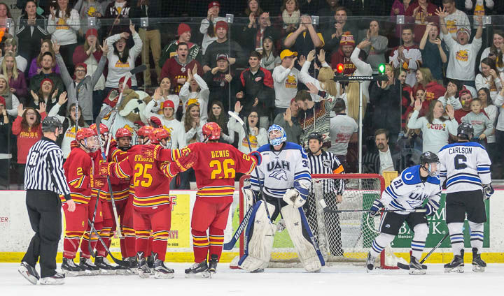 Late Goal Gives Ferris State Hockey Series-Opening Tie & Point In WCHA Standings
