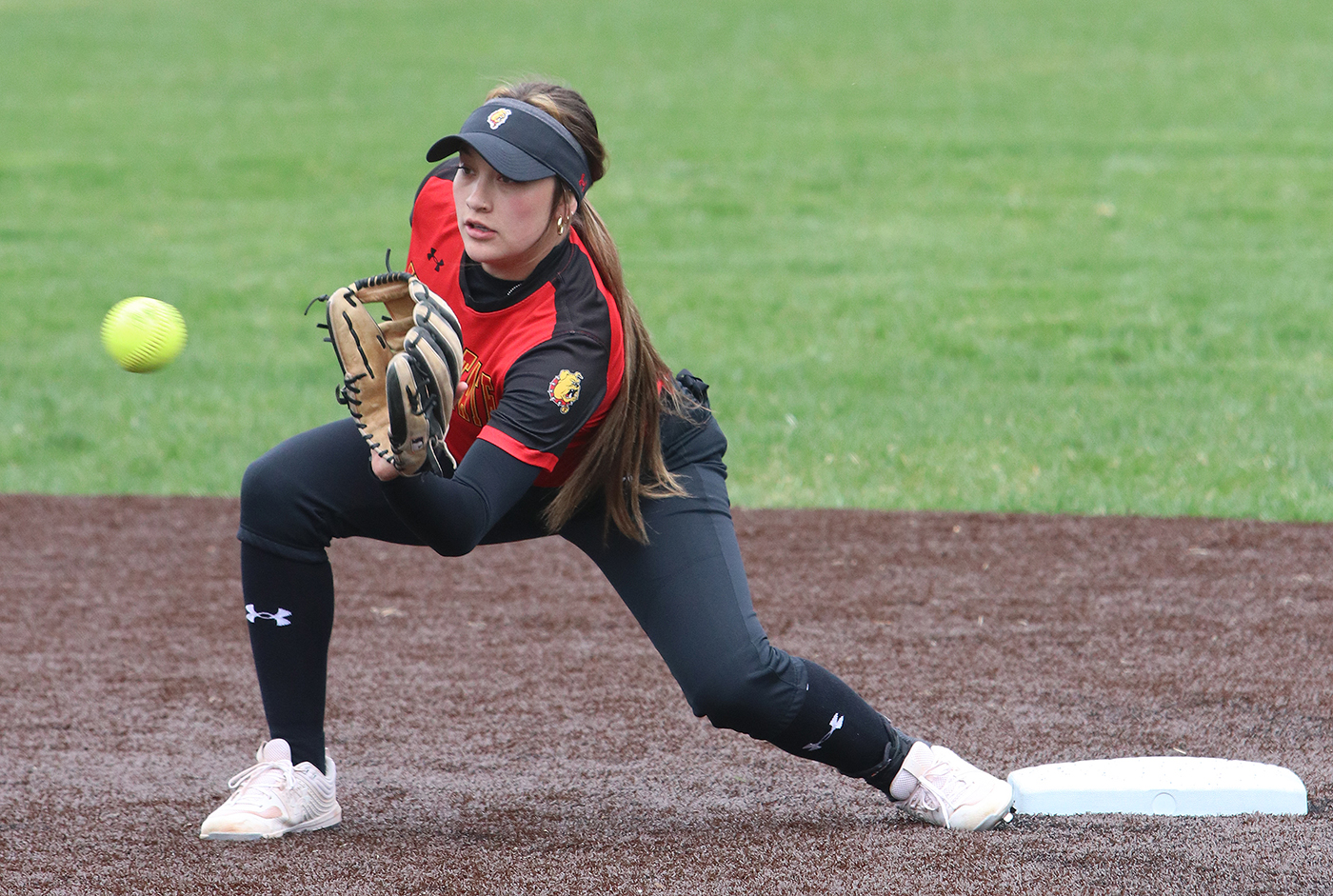 Bulldog Softball Falls In Two Games At Saginaw Valley State On Sunday