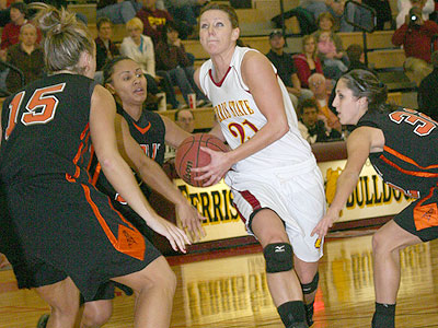 FSU's Kelsey DeNoyelles drives with the ball against Findlay (Photo by Sandy Gholston)