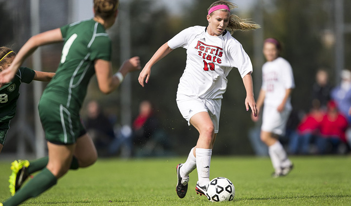 Women's Soccer Remains Unbeaten At Home With Impressive League Victory