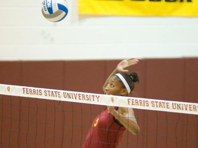 Arielle Goodson led the team with 13 kills and hit for a .440 percentage.