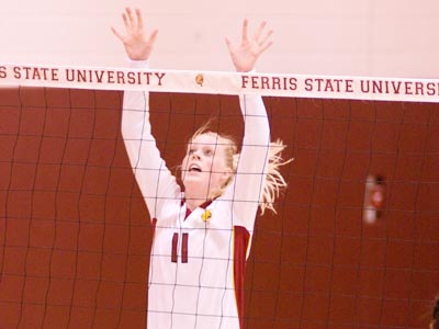 Samantha Fordyce totaled a match-high 43 assists with seven digs Saturday against the Wildcats.