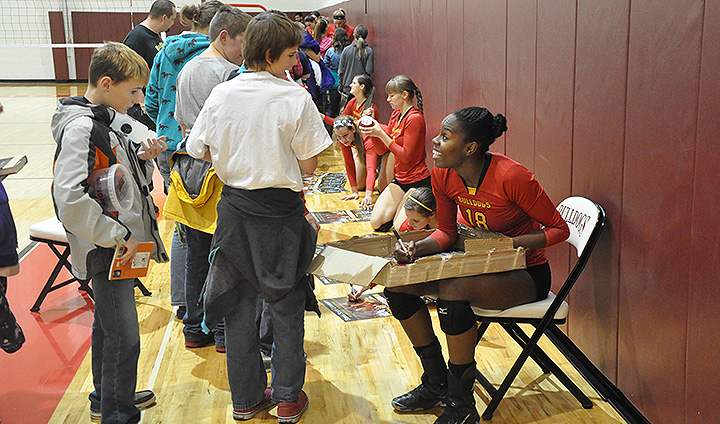 Ferris State Volleyball Entertains Young Fans With Big Win On "Books & Balls" Day
