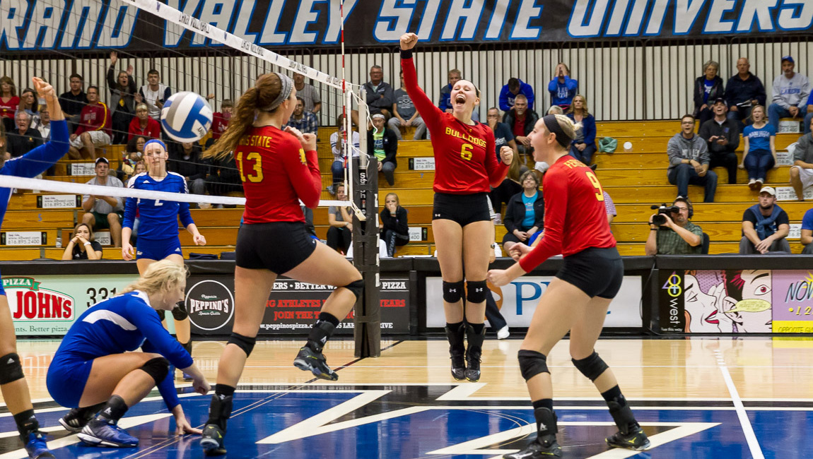 'Dawgs Sink Lakers For Fifth Consecutive Volleyball Victory This Season